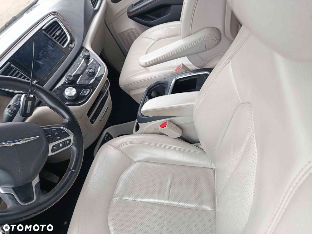 Chrysler Pacifica - 31