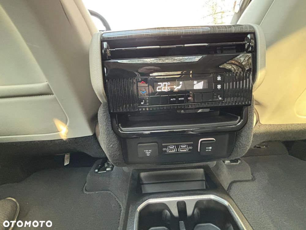 Jeep Wagoneer - 15