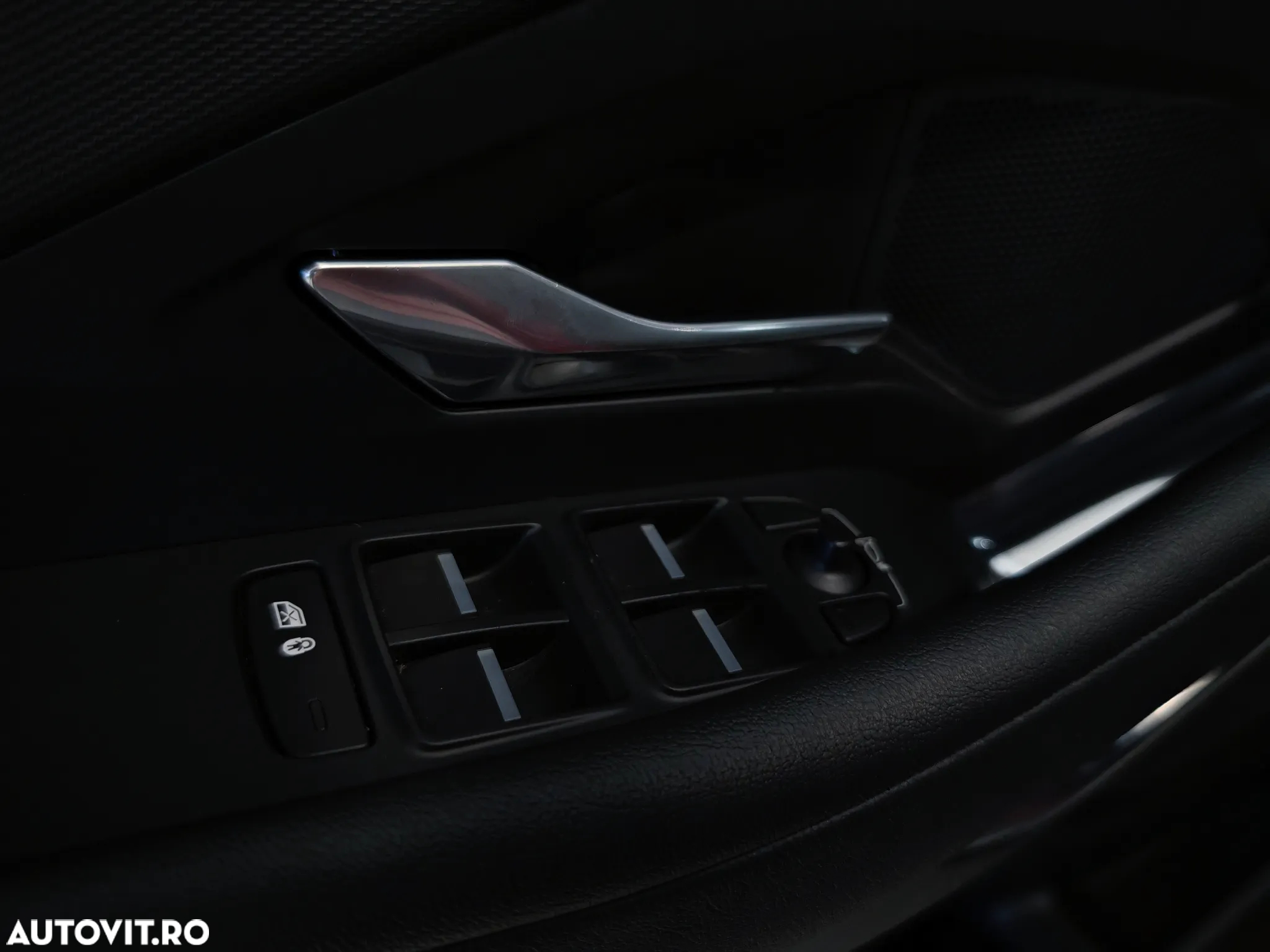 Jaguar E-Pace D150 - 25