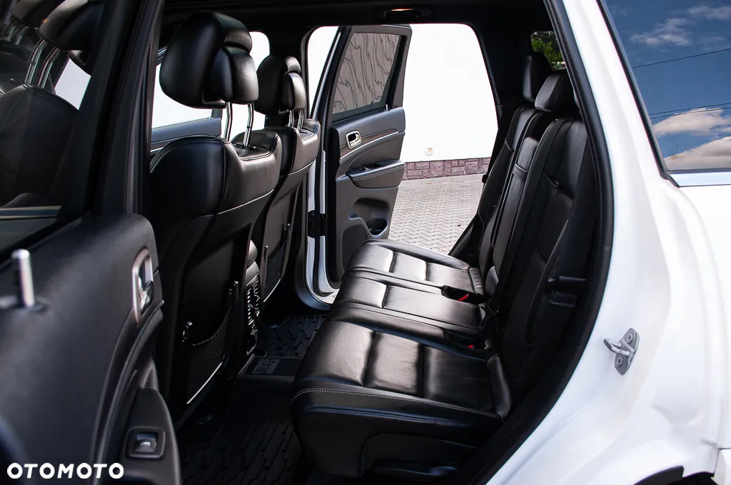 Jeep Grand Cherokee - 25