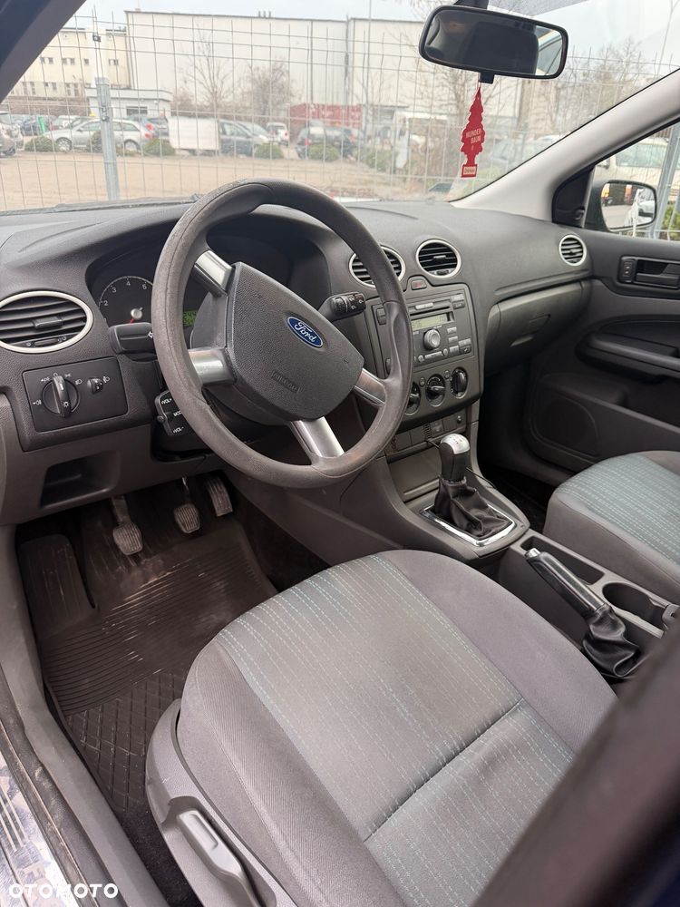 Ford Focus 1.6 Trend + - 7