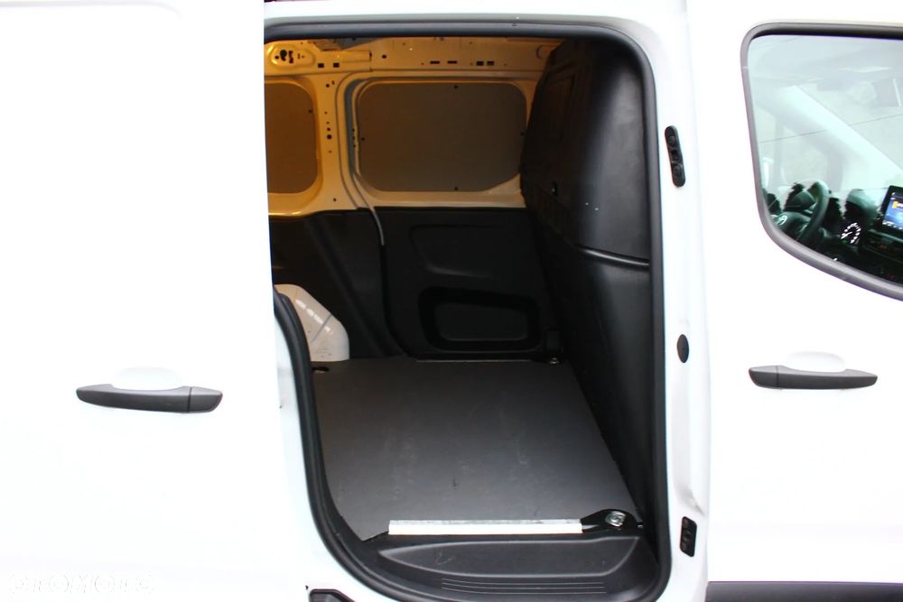 Toyota PROACE CITY BLASZAK 2 OSOBOWY 1.2 D-4T BENZYNA 110KM PEWNE AUTO FV23% - 40