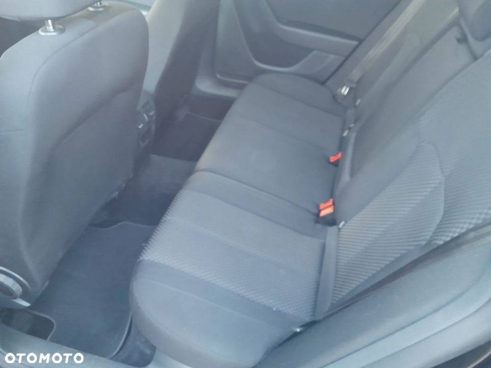 Volkswagen Passat 2.0 Blue TDI SCR Trendline - 15