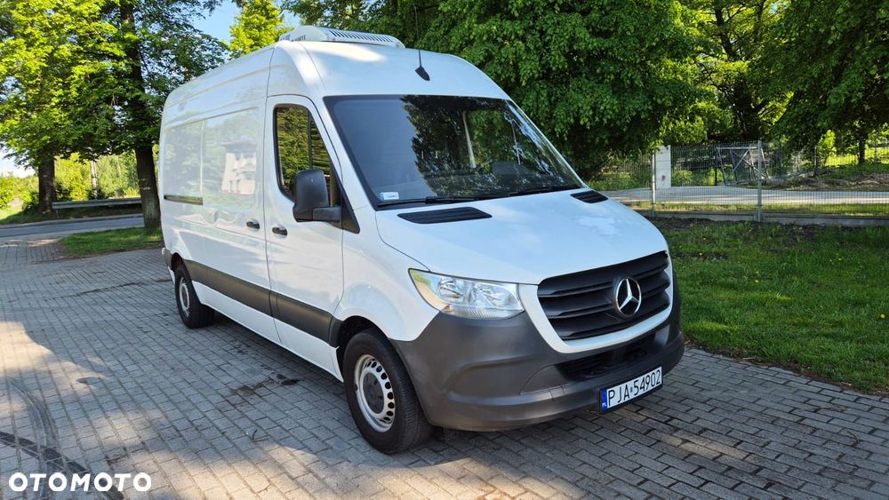 Mercedes-Benz Sprinter - 2