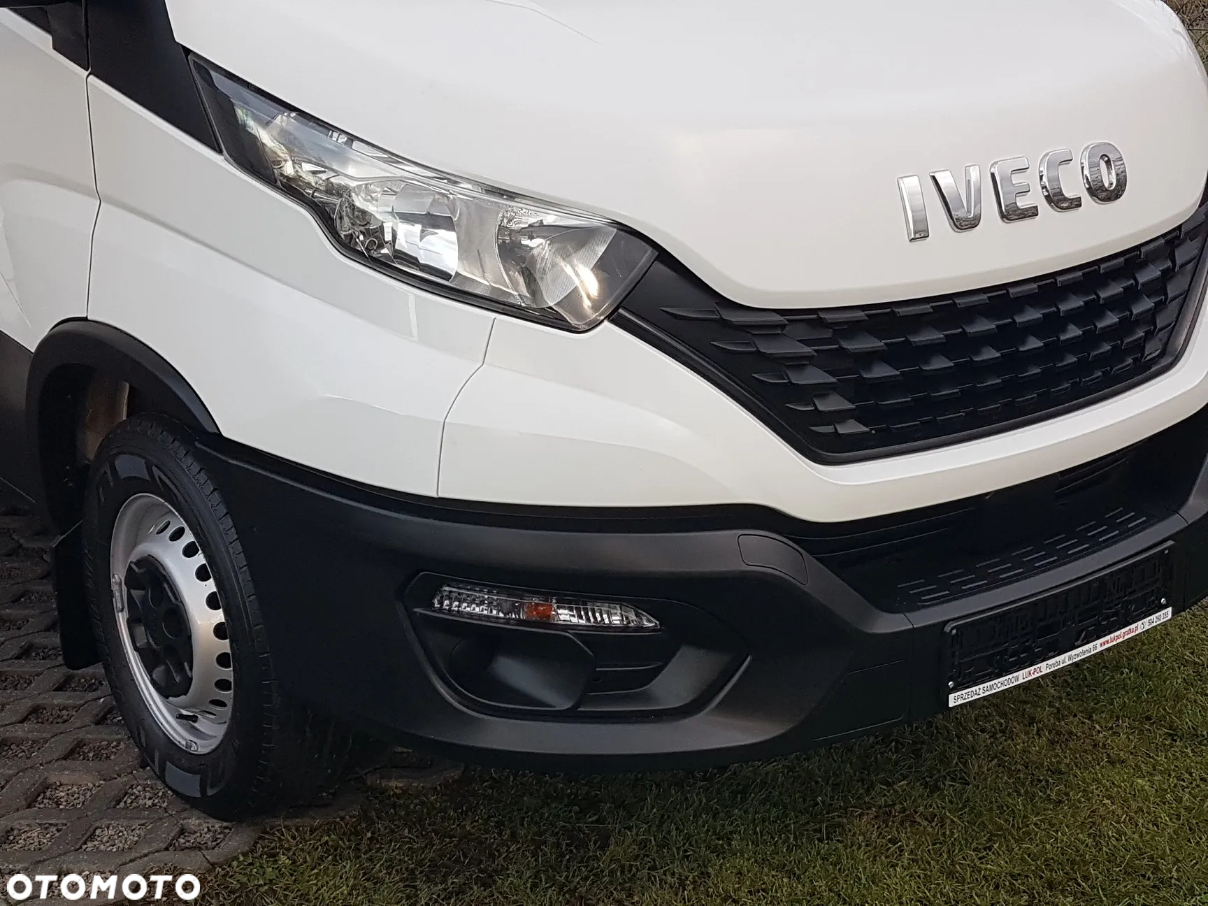 Iveco DAILY KONTENER NISKOPODŁOGOWY 4,43x2,23x2,42 SKLEP KAMPER KONIOWÓZ BAR KLIMA - 27