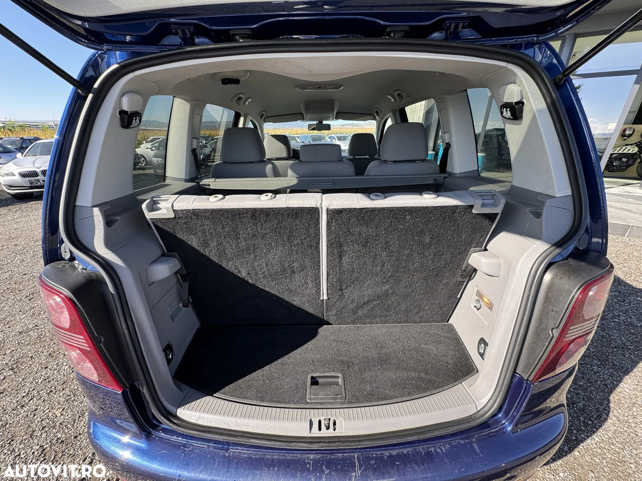 Volkswagen Touran 2.0 TDI DPF Highline DSG - 18