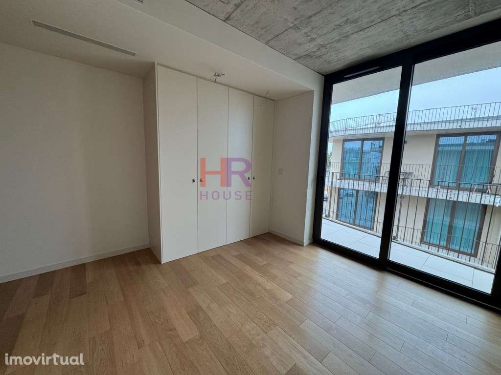 Vende-se T1 com aparcamento privativo coberto. - Grande imagem: 4/23