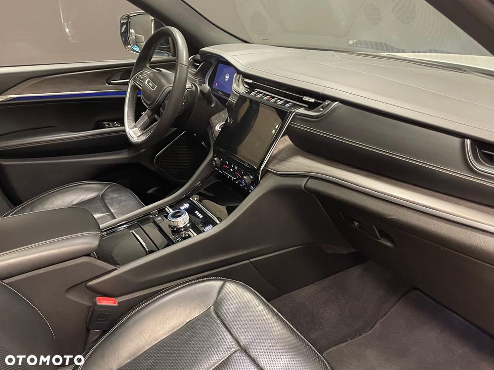 Jeep Grand Cherokee - 23