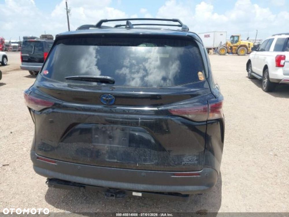 Toyota Sienna - 6