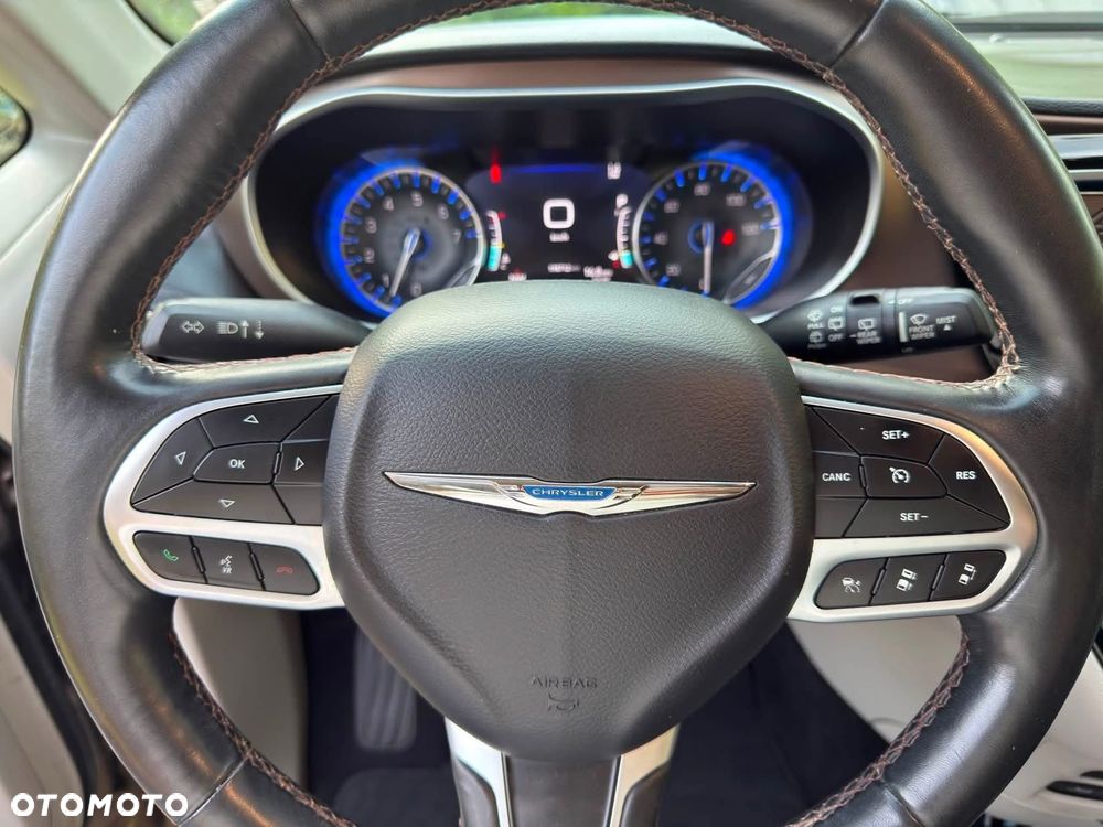 Chrysler Pacifica - 12