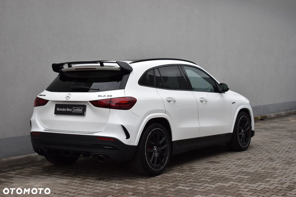 Mercedes-Benz GLA - 2