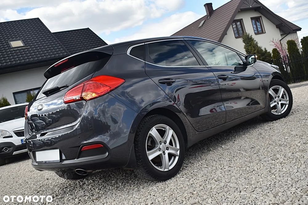 Kia Ceed 1.6 GDI Dream Team Edition - 35