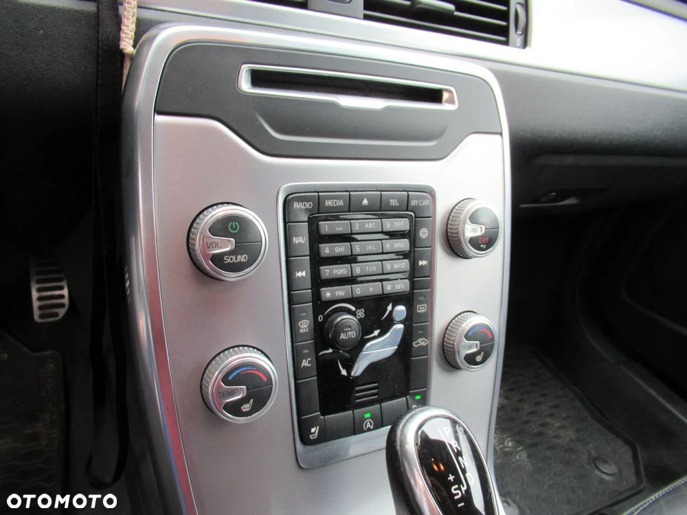 Volvo V70 D3 Geartronic Black Edition - 9