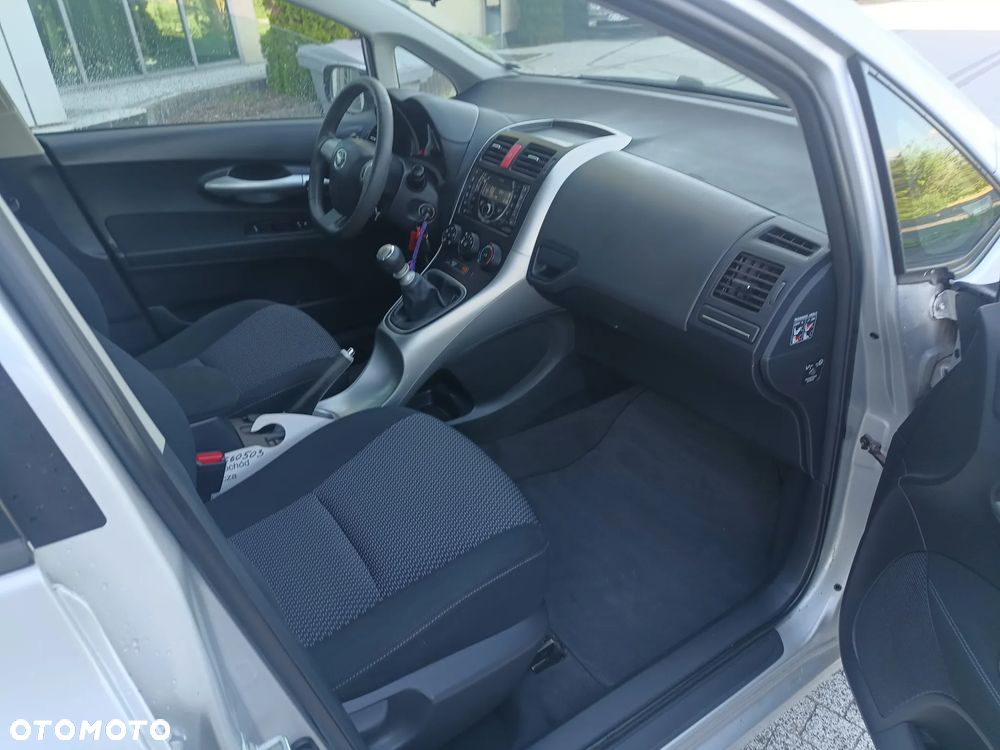 Toyota Auris 1.6 Luna - 9