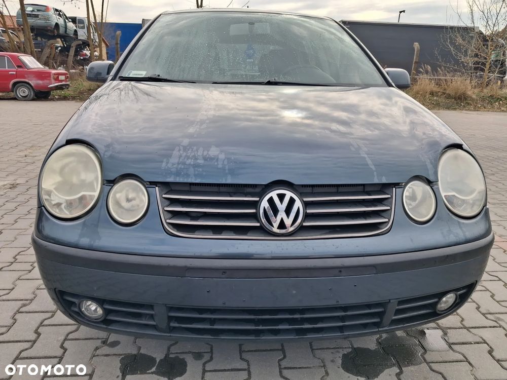 Volkswagen Polo IV 9N silnik 1.4 TDI AMF 75KM skrzynia biegów GGV / EWR drzwi maska błotnik klapa zderzak LC7V lampa szyba pompowtrysk alternator sprężarka turbina maglownica łapa alternatora pokrywa silnika głowica wtrysk pompa wysokiego ciśnienia vacum miska olejowa fotel belka sterownik moduł wiązka przewód rura chłodnica pas panel EGR sterownik zacisk mcperson sanki lewarek wybierak mechanizm silniczek obudowa miska olejowa kierownica przełącznik tłumik wydech pompka zamek przepustnica przepływomierz  CAŁY NA CZĘŚCI - 2