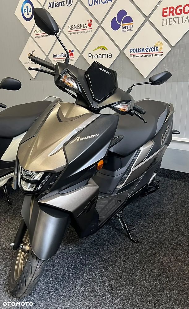 Suzuki Avenis - 13