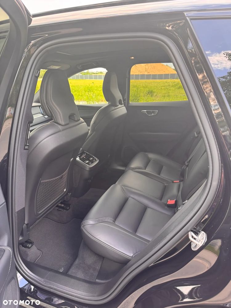 Volvo XC 60 B5 B AWD Ultimate Black Edition - 12