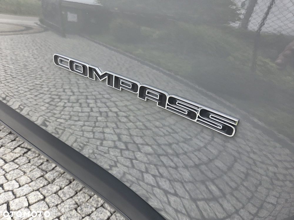 Jeep Compass - 36