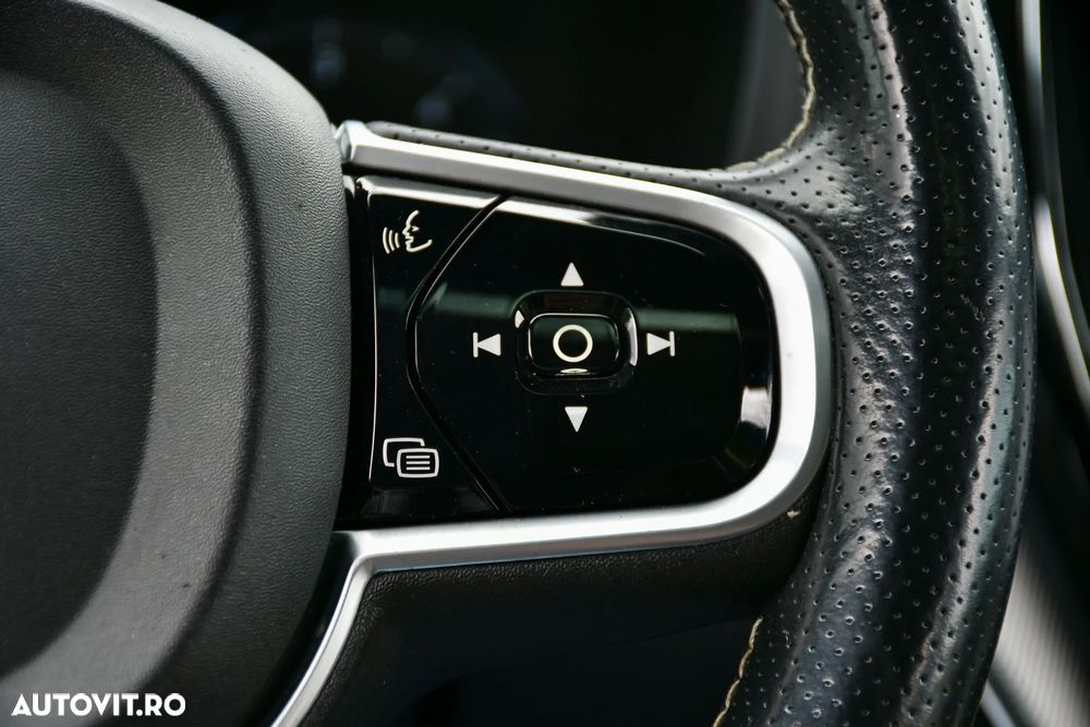 Volvo XC 60 D4 AWD R-Design - 19