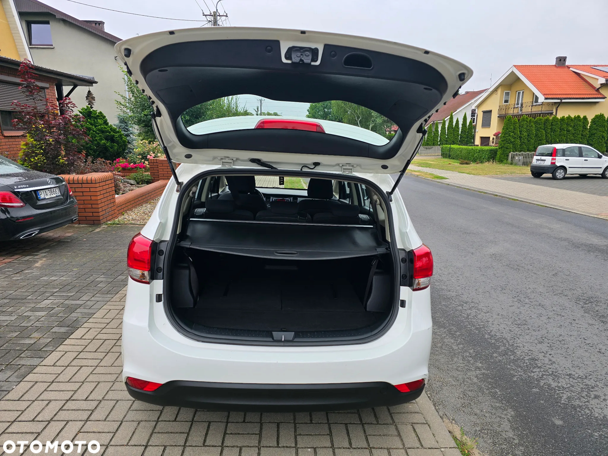 Kia Carens 1.7 CRDi 115 UEFA EURO 2016 - 23