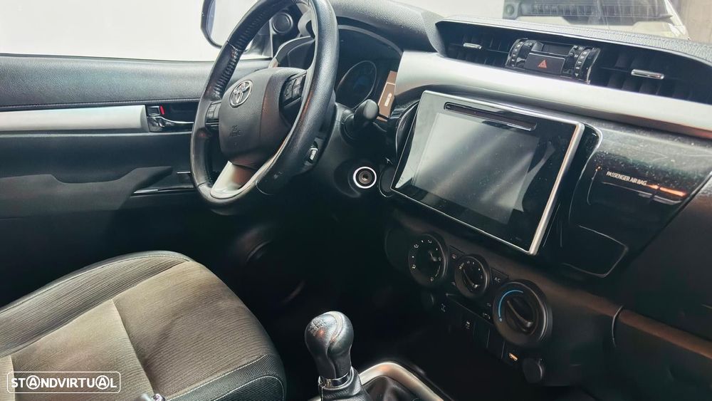 Toyota Hilux 2.4 D-4D 2WD CD Tracker - 11