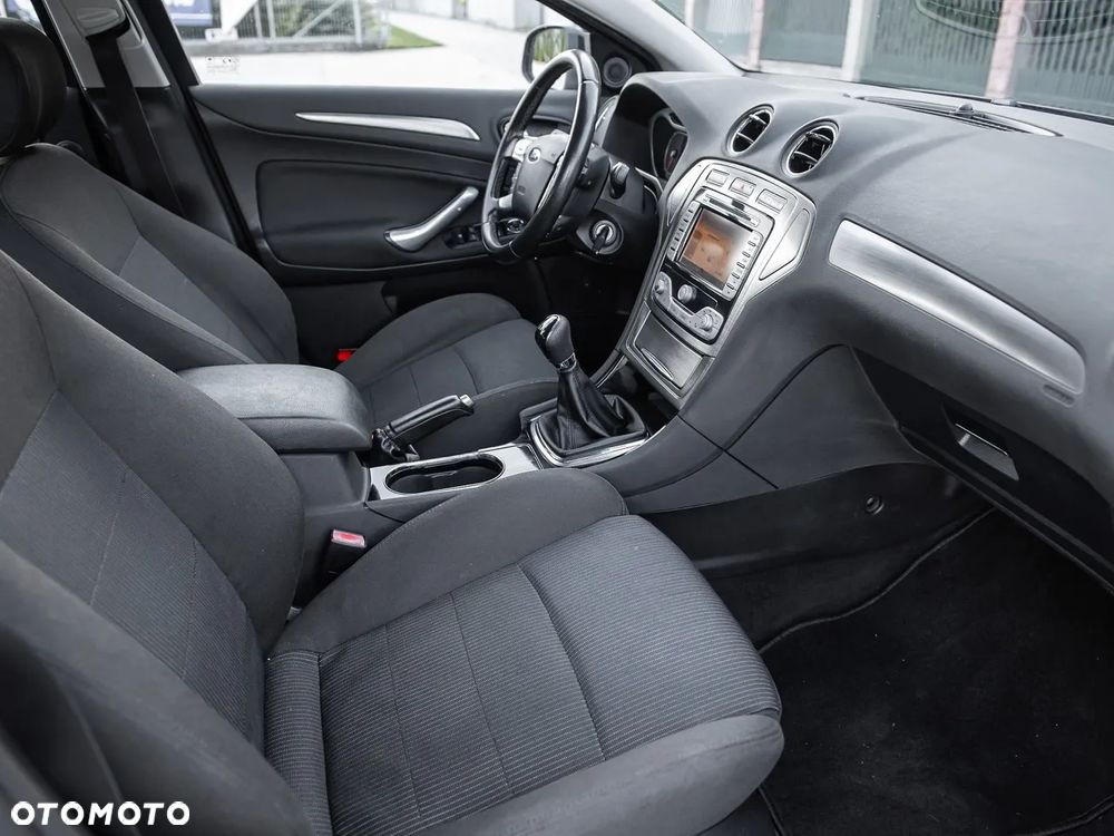 Ford Mondeo SW - 25