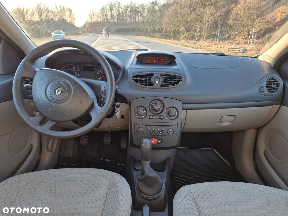 Renault Clio - 10