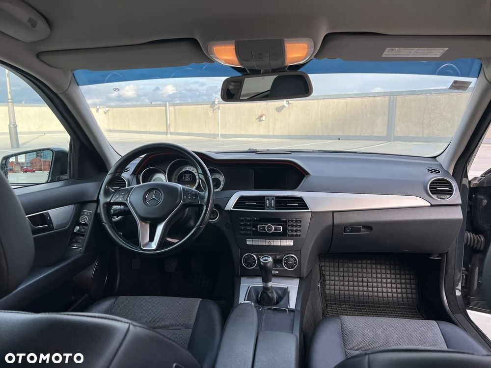 Mercedes-Benz Klasa C 180 CGI BlueEFFICIENCY Avantgarde - 11