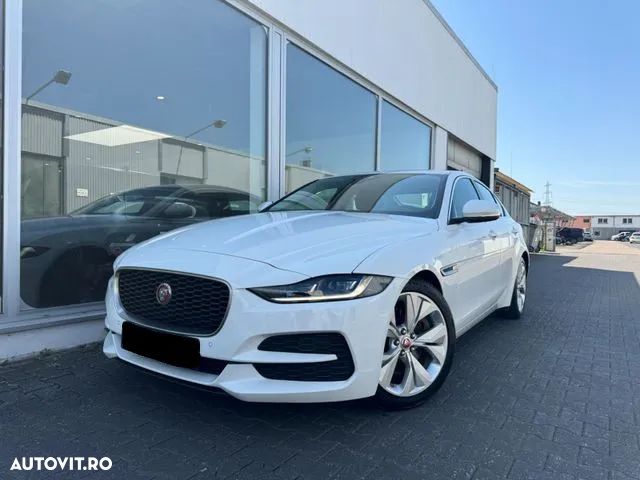 Jaguar XE - 1