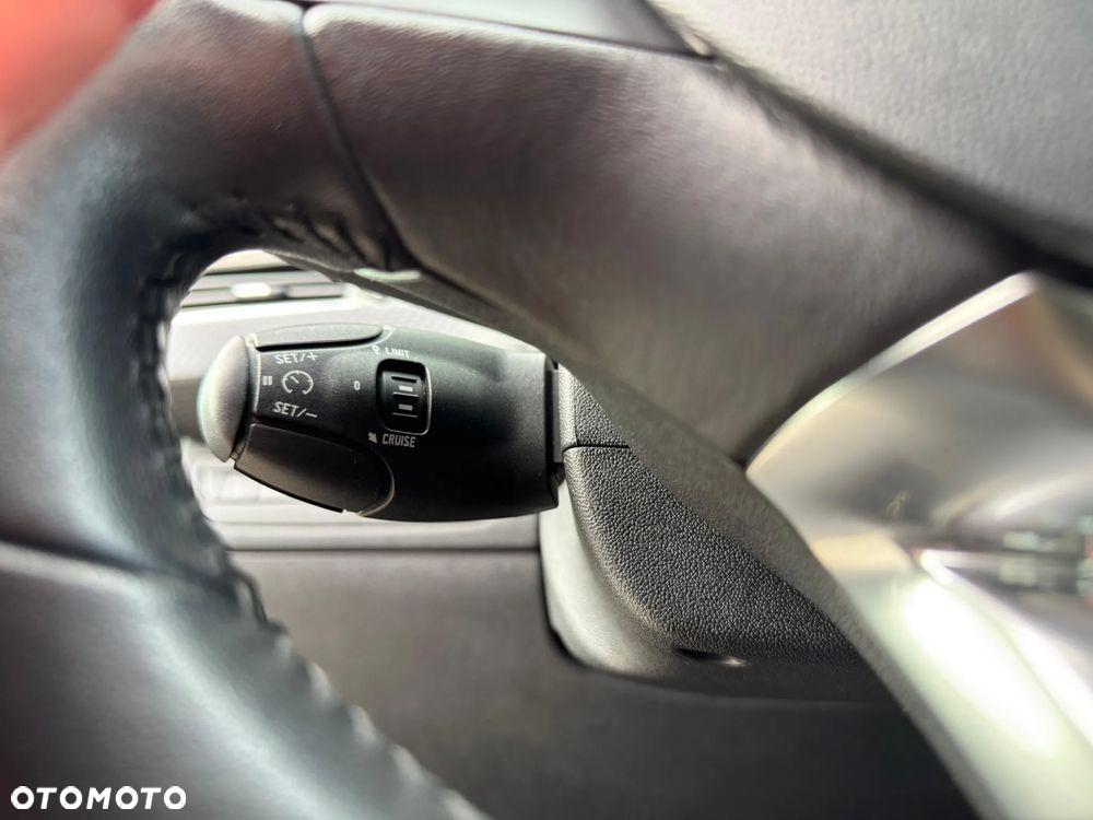 Peugeot 2008 1.2 VTi Allure - 28