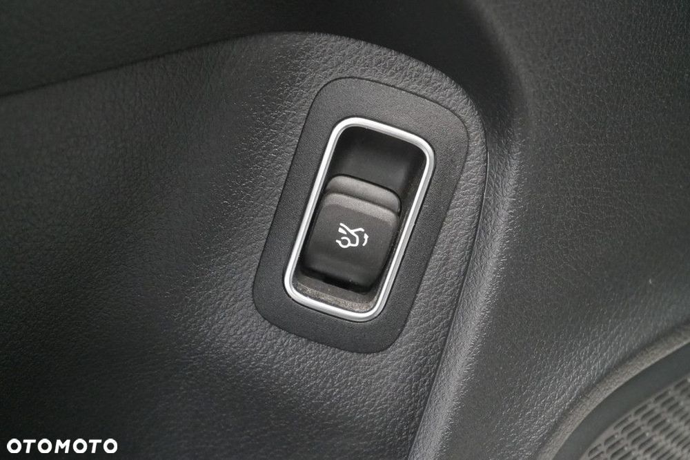 Mercedes-Benz CLA - 17