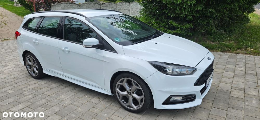 Ford Focus 2.0 EcoBoost ST mit Leder-Sport-Paket - 1