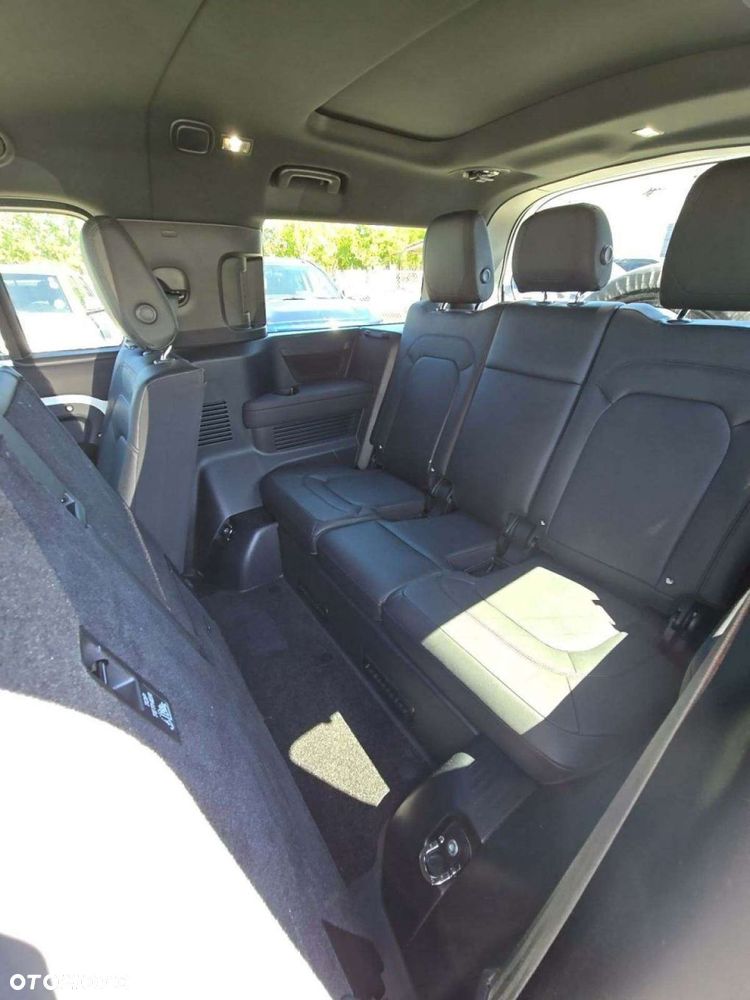 Land Rover Defender - 2