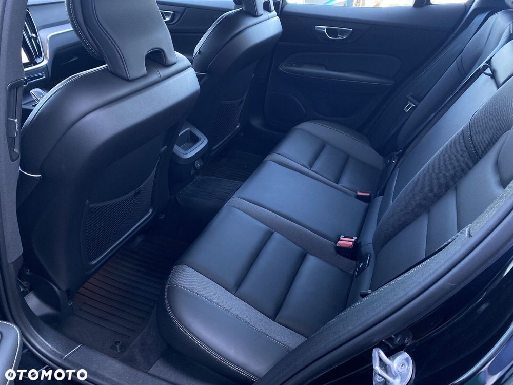 Volvo S60 B5 B AWD Plus Dark - 27