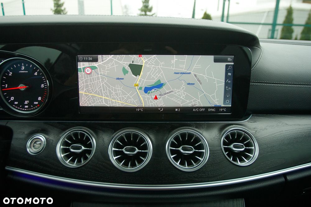 Mercedes-Benz Klasa E 220 d 4-Matic 9G-TRONIC - 26