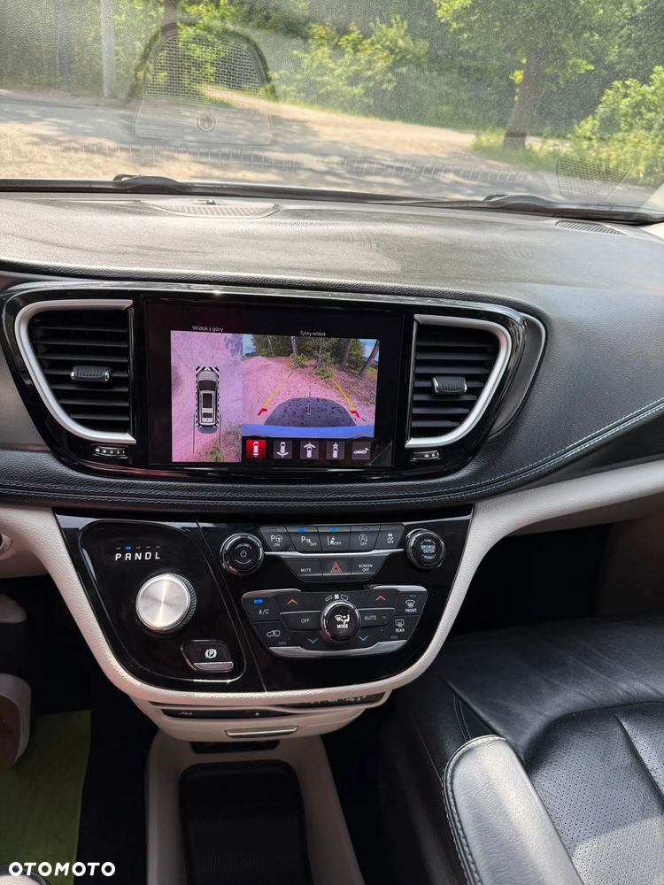 Chrysler Pacifica - 27