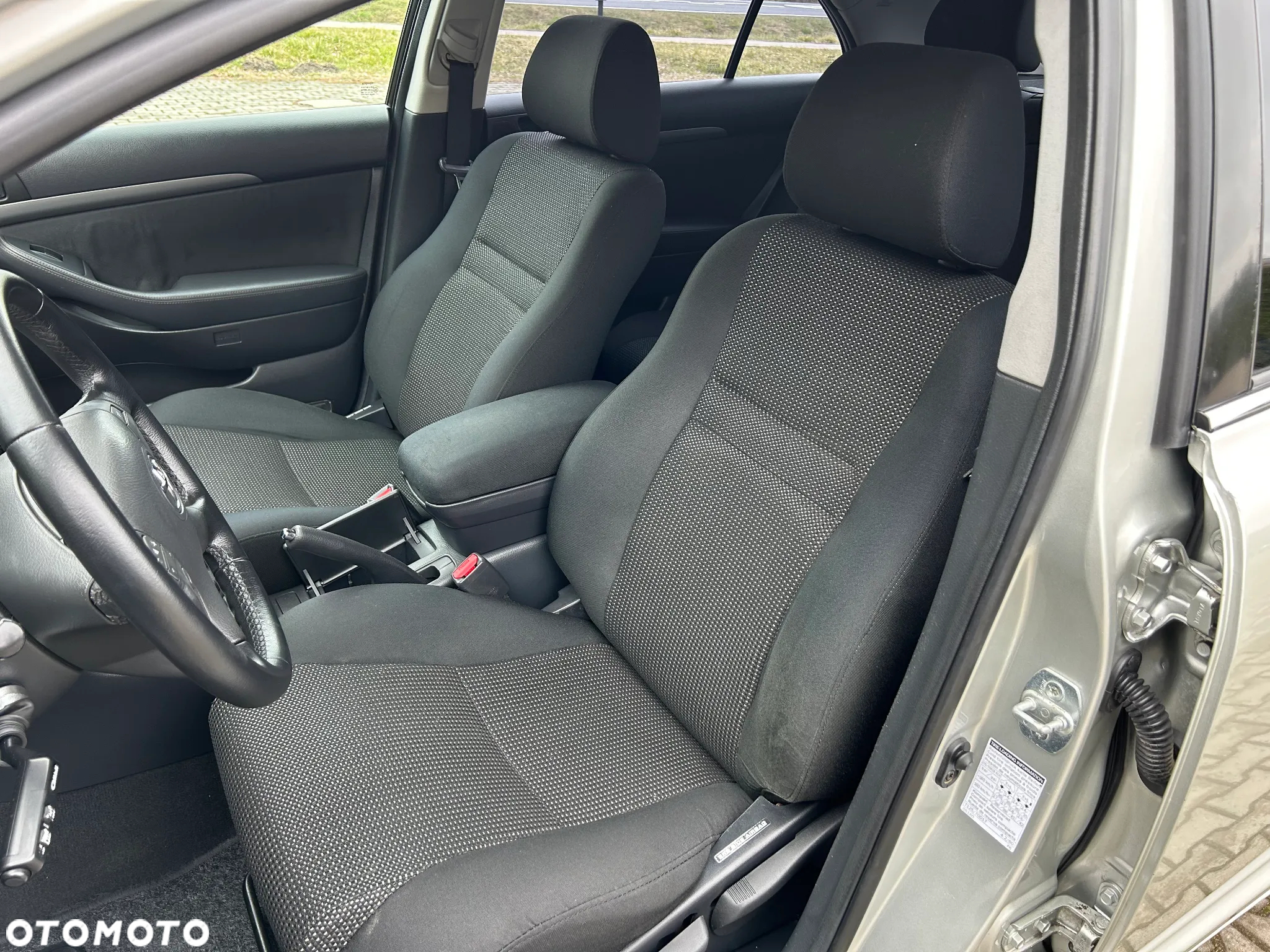 Toyota Avensis 2.0 D-4D - 26
