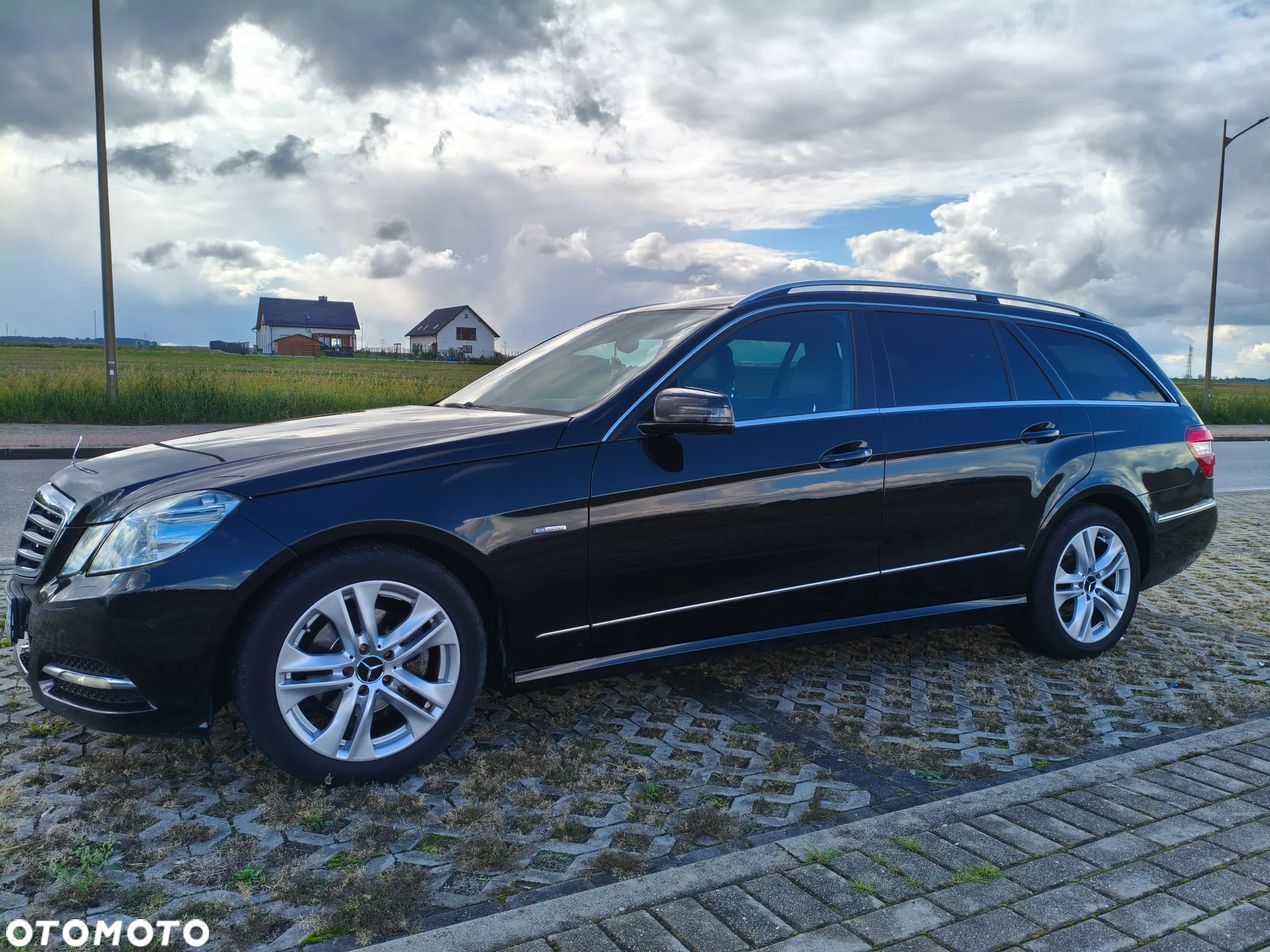 Mercedes-Benz Klasa E 200 T CGI BlueEFFICIENCY Avantgarde - 3