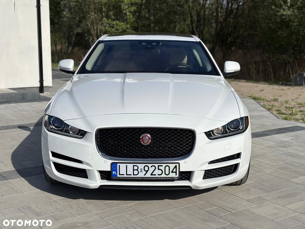 Jaguar XE 25t Prestige - 2