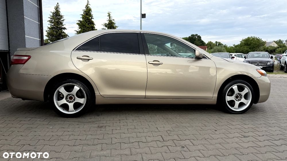 Toyota Camry - 3