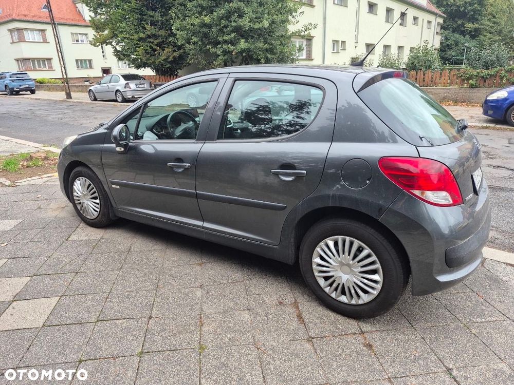 Peugeot 207 2010 photo 2