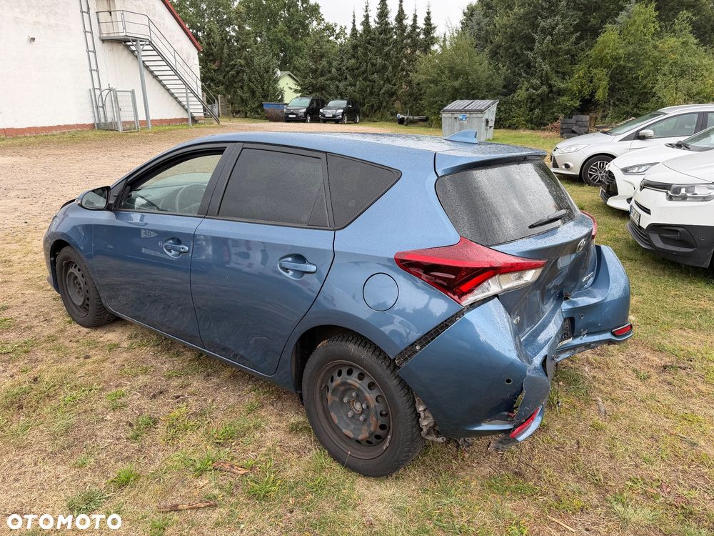 Toyota Auris - 11