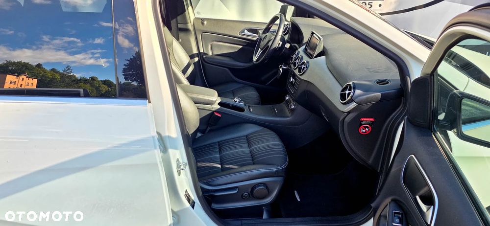 Mercedes-Benz Klasa B 180 CDI (BlueEFFICIENCY) 7G-DCT - 17