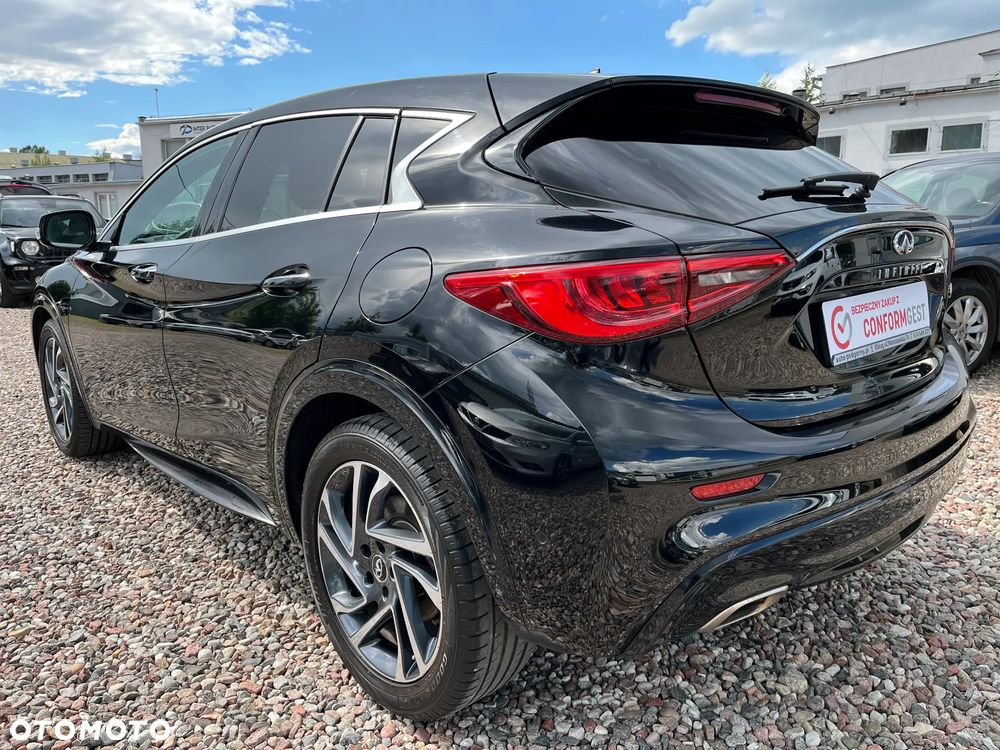 Infiniti Q30 - 10