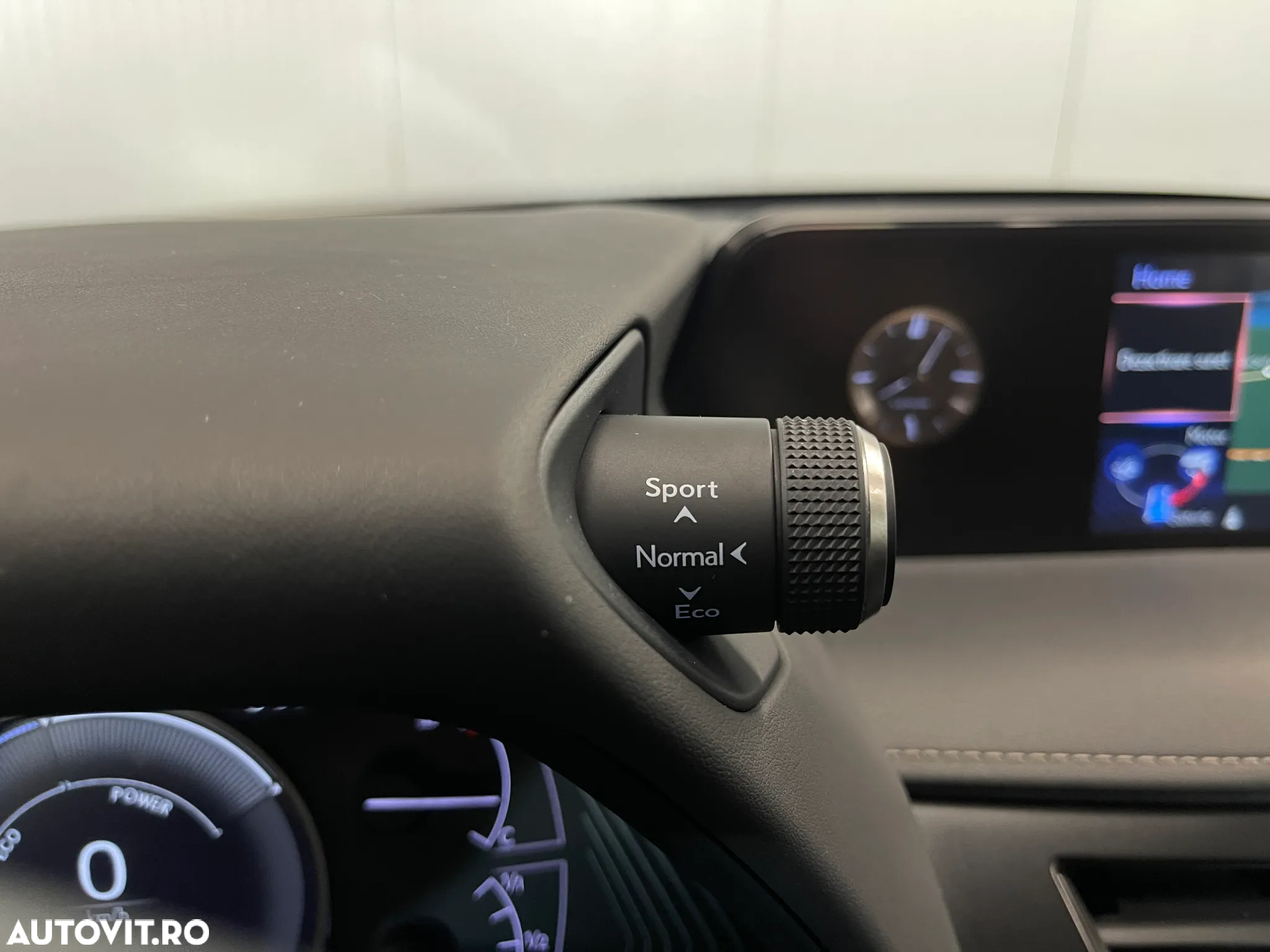 Lexus UX 250h 2.0L HEV 20H- (178 HP) 4X2 CVT Business - 25