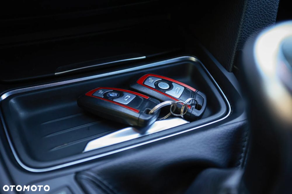 BMW Seria 3 320d DPF Edition Sport - 33