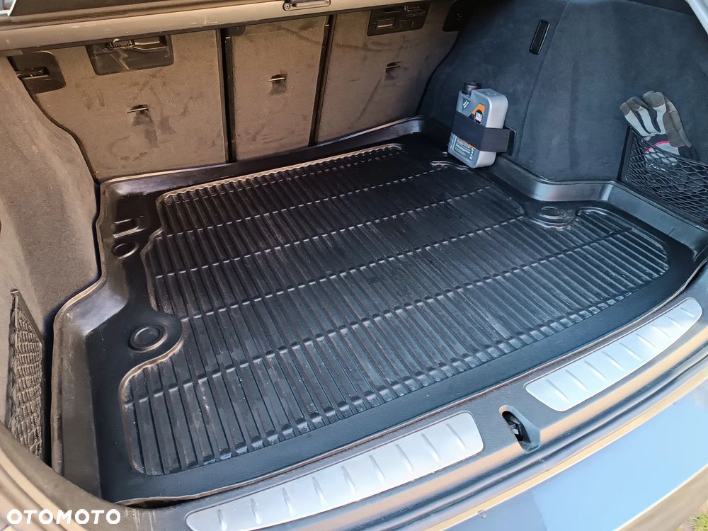 BMW Seria 3 318d Touring - 13