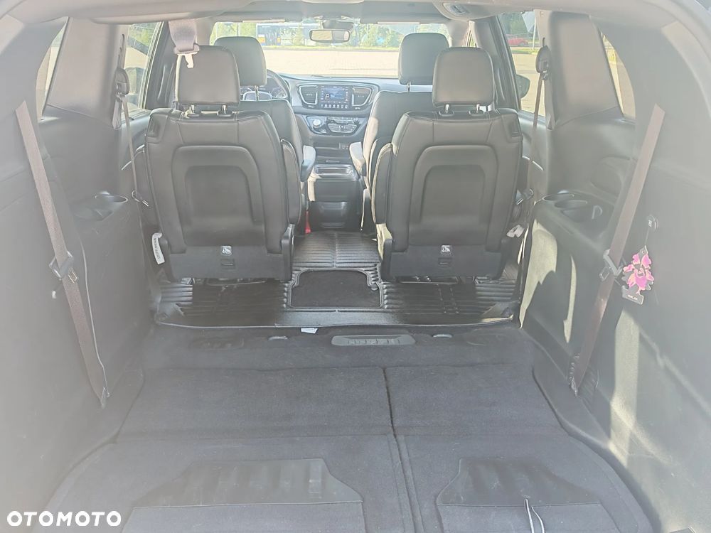 Chrysler Pacifica - 11