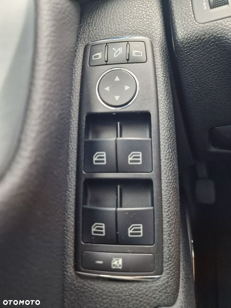 Mercedes-Benz Klasa C 180 BlueEFFICIENCY 7G-TRONIC Avantgarde - 38