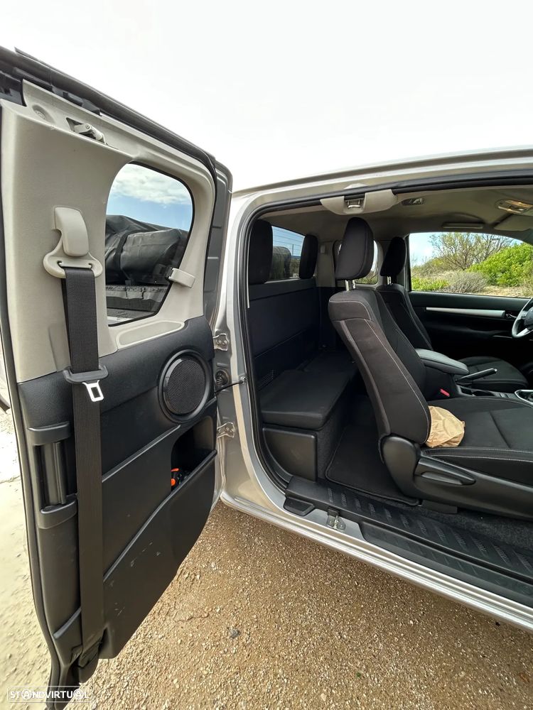 Toyota Hilux 2.4 D-4D 4WD CD Tracker - 15